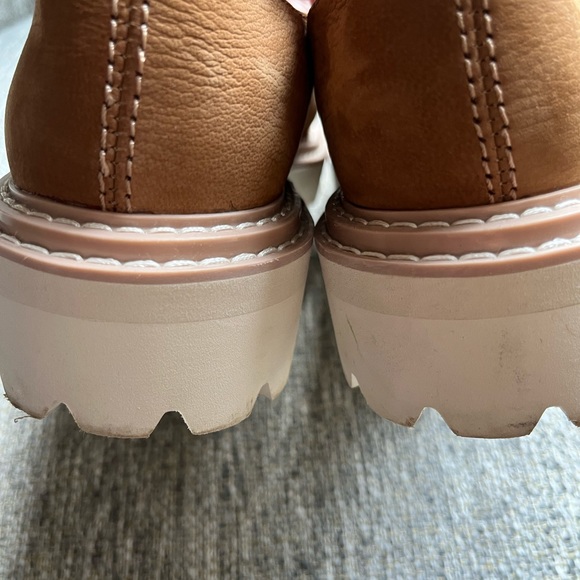 Dolce Vita  suede lug sole shoe.  Size 8 - Picture 5 of 11